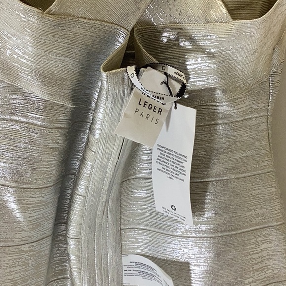 MID-LENGTH DRESS
Herve Leger.              A - Picture 9 of 12